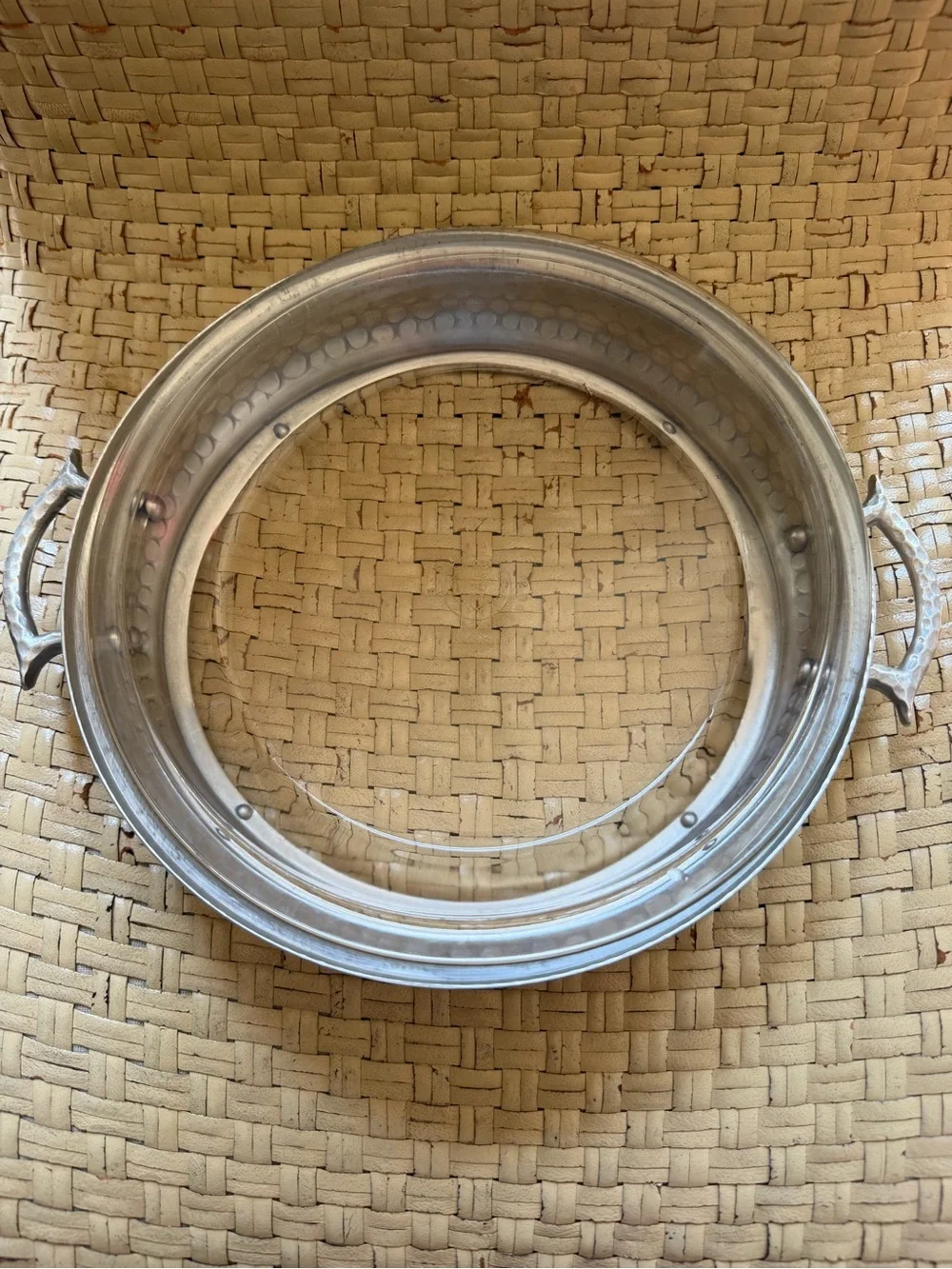 VTG Hammered Aluminum   Round Pie Holder Glass Pie  Dish  - Silver